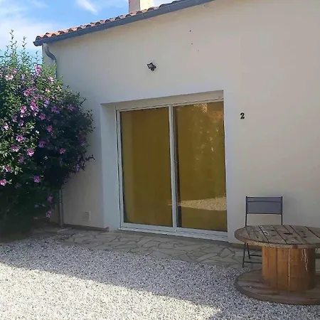 Ferienwohnung Le Lion D'Or Bessines Exterior foto